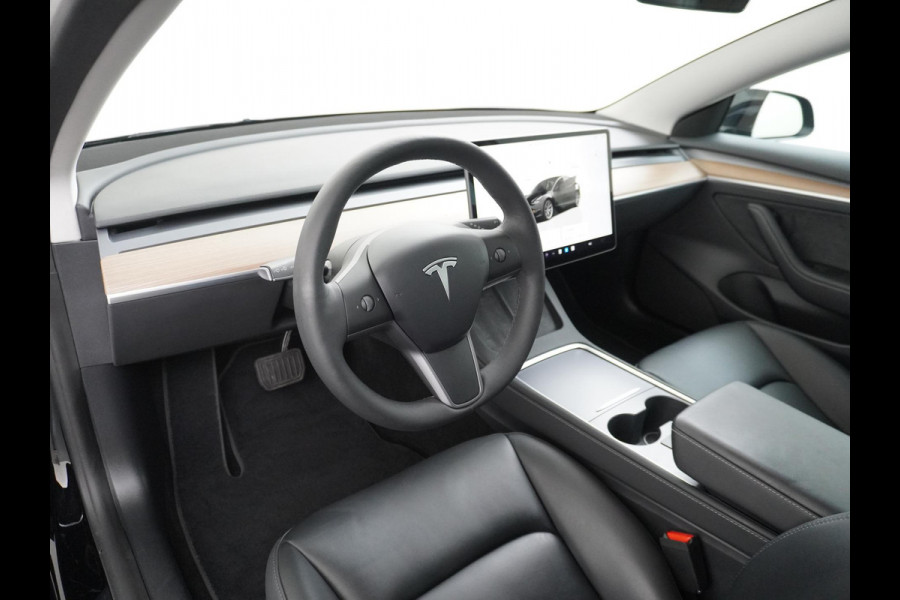 Tesla Model 3 Standard RWD Plus 60 kWh VAN: 30.900,- VOOR 27.877,- UW HERFSTVOORDEEL: 3.023,- EURO LFP Accu | 1e eigenaar | Origineel Nederlandse auto met NAP | Rijklaar geleverd met fabrieksgarantie!