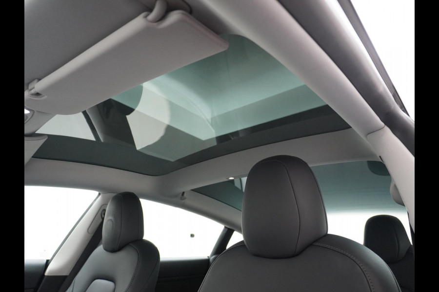 Tesla Model 3 Standard RWD Plus 60 kWh VAN: 30.900,- VOOR 27.877,- UW HERFSTVOORDEEL: 3.023,- EURO LFP Accu | 1e eigenaar | Origineel Nederlandse auto met NAP | Rijklaar geleverd met fabrieksgarantie!