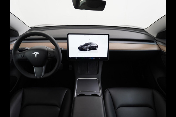 Tesla Model 3 Standard RWD Plus 60 kWh VAN: 30.900,- VOOR 27.877,- UW HERFSTVOORDEEL: 3.023,- EURO LFP Accu | 1e eigenaar | Origineel Nederlandse auto met NAP | Rijklaar geleverd met fabrieksgarantie!