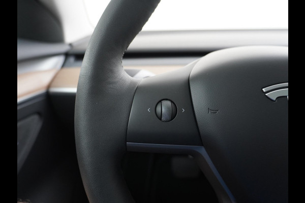 Tesla Model 3 Standard RWD Plus 60 kWh VAN: 30.900,- VOOR 27.877,- UW HERFSTVOORDEEL: 3.023,- EURO LFP Accu | 1e eigenaar | Origineel Nederlandse auto met NAP | Rijklaar geleverd met fabrieksgarantie!
