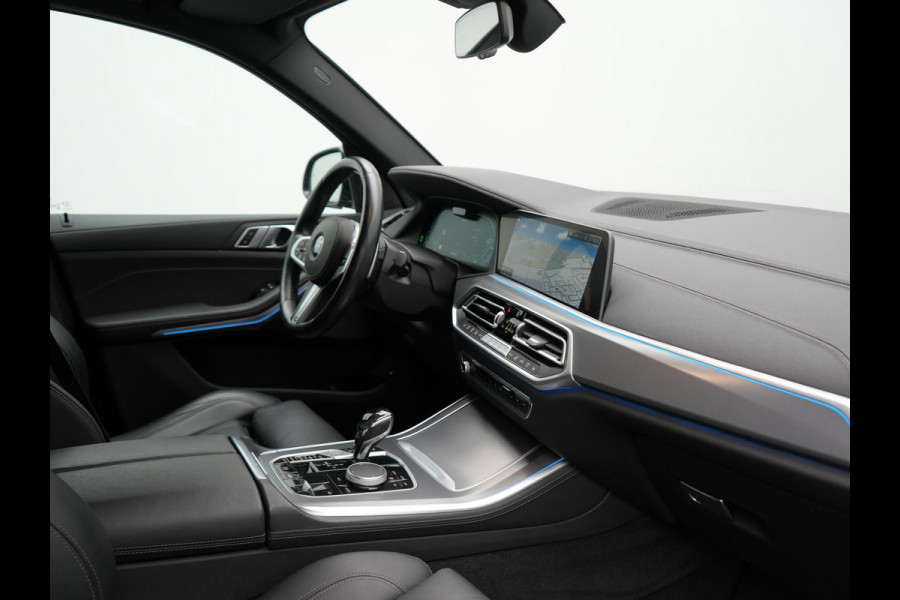 BMW X5 xDrive45e M Sport Plug in Hybrid 394pk PHEV | Trekhaak Af Fabriek | Panodak | Luchtvering | Adaptive Cruise | 360 Camera | M Sportstuur | Sfeerverlichting | Apple Carplay | Lederen Sporstoelen Memory & Verwarmd | Navigatie | DAB |