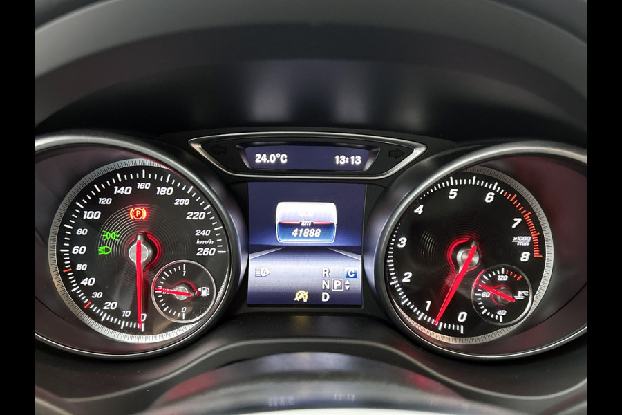 Mercedes-Benz GLA 180 Business Solution AMG Night Upgrade | 5 spaaks lichtmetalen velgen | Navigatie | Trekhaak | Parking support |