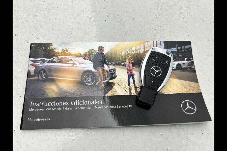 Mercedes-Benz GLA 180 Business Solution AMG Night Upgrade | 5 spaaks lichtmetalen velgen | Navigatie | Trekhaak | Parking support |