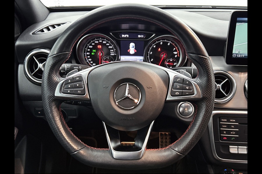 Mercedes-Benz GLA 180 Business Solution AMG Night Upgrade | 5 spaaks lichtmetalen velgen | Navigatie | Trekhaak | Parking support |