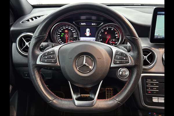 Mercedes-Benz GLA 180 Business Solution AMG Night Upgrade | 5 spaaks lichtmetalen velgen | Navigatie | Trekhaak | Parking support |