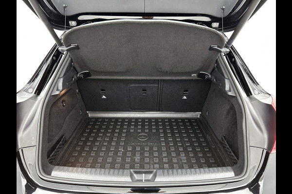 Mercedes-Benz GLA 180 Business Solution AMG Night Upgrade | 5 spaaks lichtmetalen velgen | Navigatie | Trekhaak | Parking support |