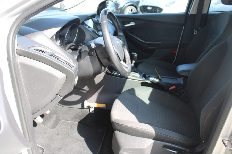 Ford FOCUS Wagon 1.5 EcoBoost 150 PK Titanium | Trekhaak | 1500 KG Trekgewicht | Navigatie | PDC V + A | Climate Control | Cruise Control | Voorruitverwarming | Dealeronderhouden