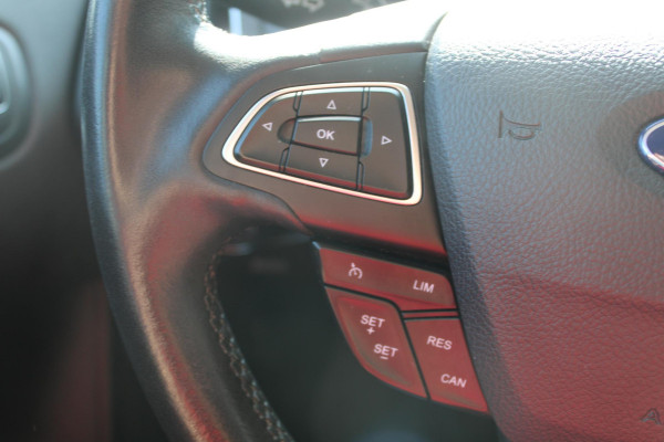 Ford FOCUS Wagon 1.5 EcoBoost 150 PK Titanium | Trekhaak | 1500 KG Trekgewicht | Navigatie | PDC V + A | Climate Control | Cruise Control | Voorruitverwarming | Dealeronderhouden