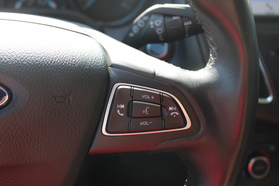 Ford FOCUS Wagon 1.5 EcoBoost 150 PK Titanium | Trekhaak | 1500 KG Trekgewicht | Navigatie | PDC V + A | Climate Control | Cruise Control | Voorruitverwarming | Dealeronderhouden