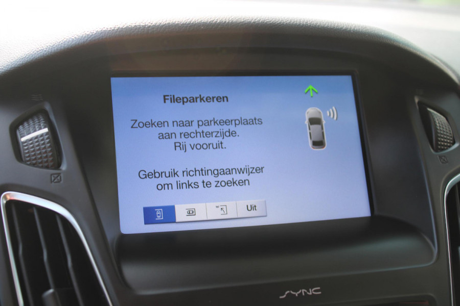 Ford FOCUS Wagon 1.5 EcoBoost 150 PK Titanium | Trekhaak | 1500 KG Trekgewicht | Navigatie | PDC V + A | Climate Control | Cruise Control | Voorruitverwarming | Dealeronderhouden