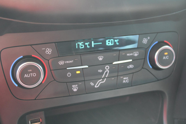 Ford FOCUS Wagon 1.5 EcoBoost 150 PK Titanium | Trekhaak | 1500 KG Trekgewicht | Navigatie | PDC V + A | Climate Control | Cruise Control | Voorruitverwarming | Dealeronderhouden