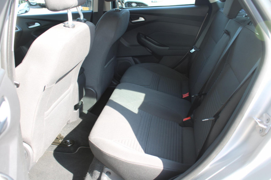 Ford FOCUS Wagon 1.5 EcoBoost 150 PK Titanium | Trekhaak | 1500 KG Trekgewicht | Navigatie | PDC V + A | Climate Control | Cruise Control | Voorruitverwarming | Dealeronderhouden
