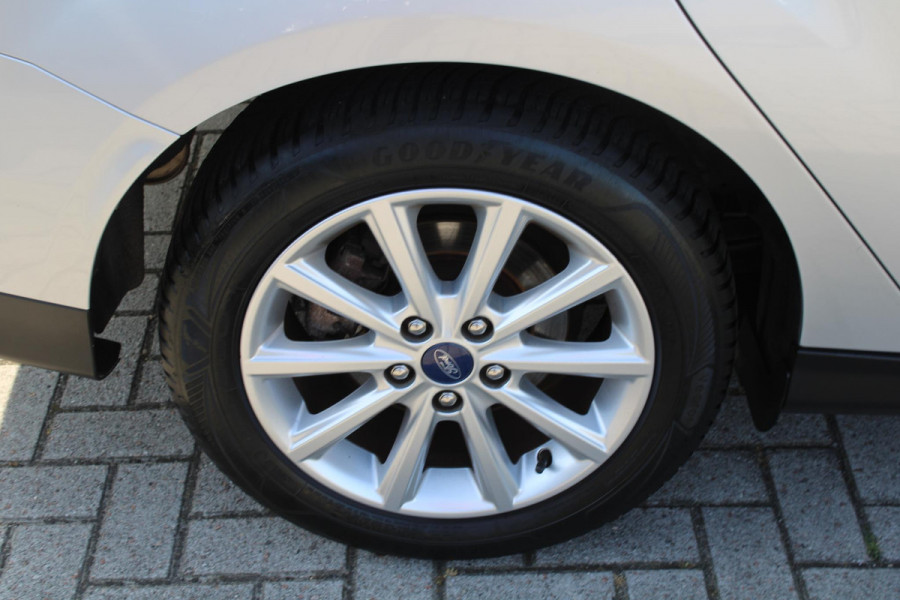Ford FOCUS Wagon 1.5 EcoBoost 150 PK Titanium | Trekhaak | 1500 KG Trekgewicht | Navigatie | PDC V + A | Climate Control | Cruise Control | Voorruitverwarming | Dealeronderhouden