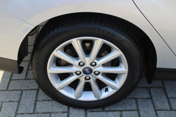Ford FOCUS Wagon 1.5 EcoBoost 150 PK Titanium | Trekhaak | 1500 KG Trekgewicht | Navigatie | PDC V + A | Climate Control | Cruise Control | Voorruitverwarming | Dealeronderhouden