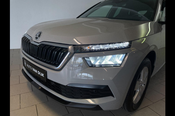 Škoda Kamiq 1.0 TSI Sport Business AIRCO CLIMA NAVI VIA APP CRUISE APPLE CARPLAY SPORTSTOELEN PDC TREKHAAK NIEUWSTAAT