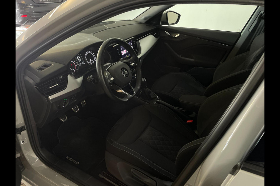 Škoda Kamiq 1.0 TSI Sport Business AIRCO CLIMA NAVI VIA APP CRUISE APPLE CARPLAY SPORTSTOELEN PDC TREKHAAK NIEUWSTAAT