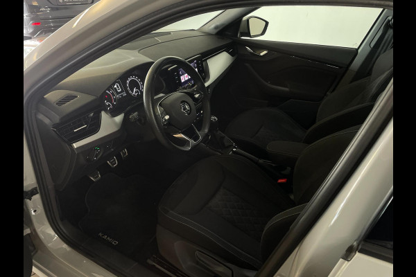 Škoda Kamiq 1.0 TSI Sport Business AIRCO CLIMA NAVI VIA APP CRUISE APPLE CARPLAY SPORTSTOELEN PDC TREKHAAK NIEUWSTAAT