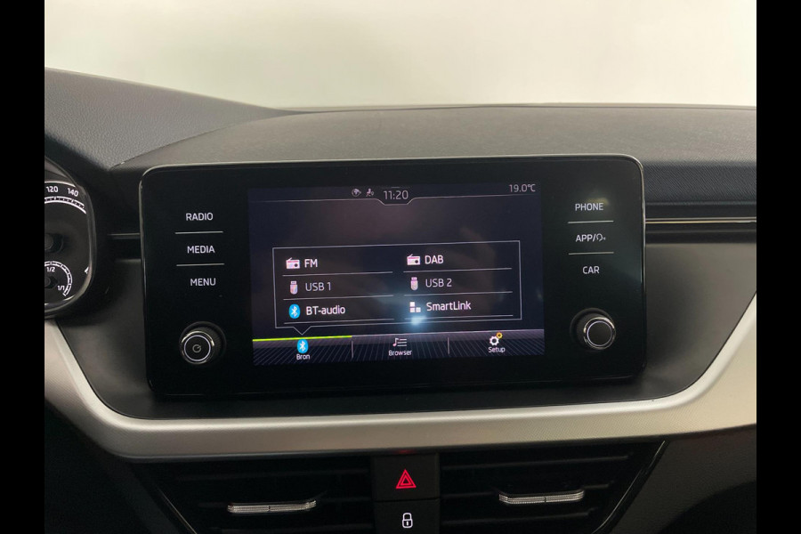 Škoda Kamiq 1.0 TSI Sport Business AIRCO CLIMA NAVI VIA APP CRUISE APPLE CARPLAY SPORTSTOELEN PDC TREKHAAK NIEUWSTAAT