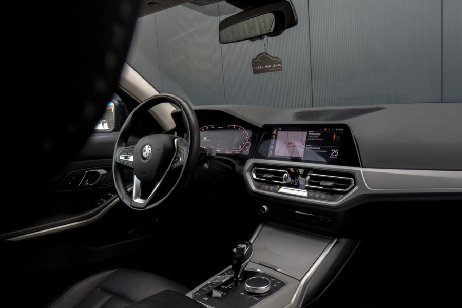 BMW 3 Serie Touring 330e High Executive | CAMERA | NAVIGATIE | PDC | APPLE / ANDROID CARPLAY