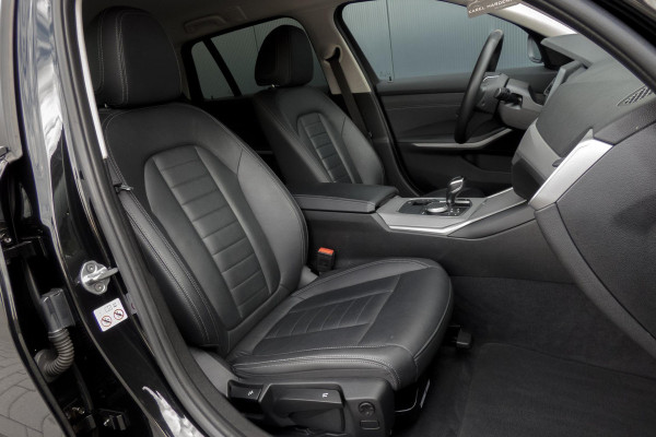 BMW 3 Serie Touring 330e High Executive | CAMERA | NAVIGATIE | PDC | APPLE / ANDROID CARPLAY