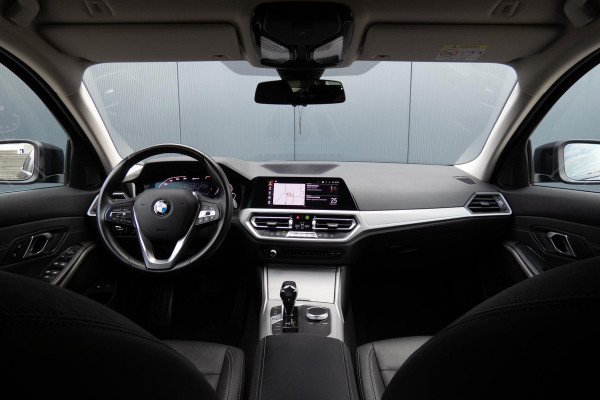 BMW 3 Serie Touring 330e High Executive | CAMERA | NAVIGATIE | PDC | APPLE / ANDROID CARPLAY