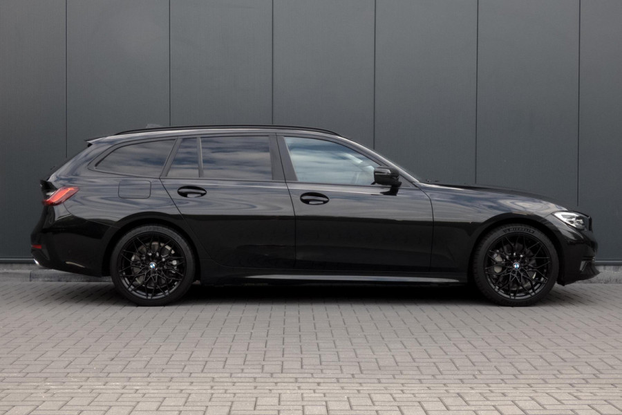 BMW 3 Serie Touring 330e High Executive | CAMERA | NAVIGATIE | PDC | APPLE / ANDROID CARPLAY