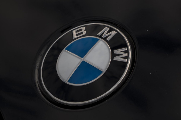 BMW 3 Serie Touring 330e High Executive | CAMERA | NAVIGATIE | PDC | APPLE / ANDROID CARPLAY