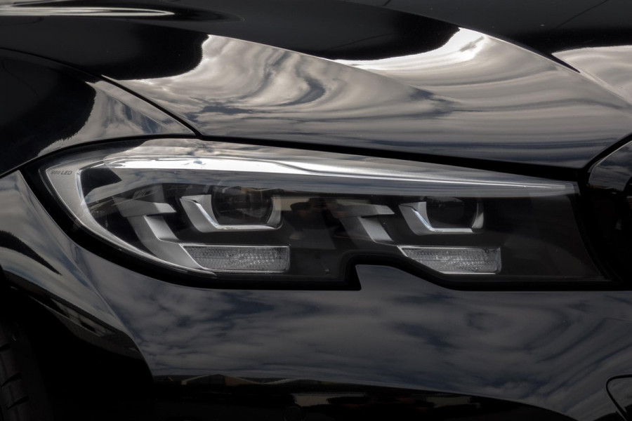 BMW 3 Serie Touring 330e High Executive | CAMERA | NAVIGATIE | PDC | APPLE / ANDROID CARPLAY
