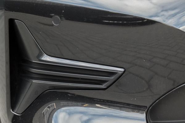 BMW 3 Serie Touring 330e High Executive | CAMERA | NAVIGATIE | PDC | APPLE / ANDROID CARPLAY