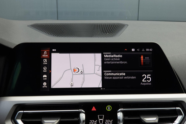 BMW 3 Serie Touring 330e High Executive | CAMERA | NAVIGATIE | PDC | APPLE / ANDROID CARPLAY