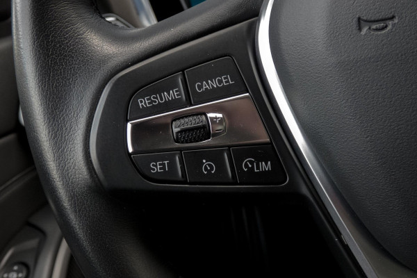 BMW 3 Serie Touring 330e High Executive | CAMERA | NAVIGATIE | PDC | APPLE / ANDROID CARPLAY