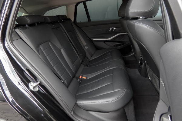BMW 3 Serie Touring 330e High Executive | CAMERA | NAVIGATIE | PDC | APPLE / ANDROID CARPLAY