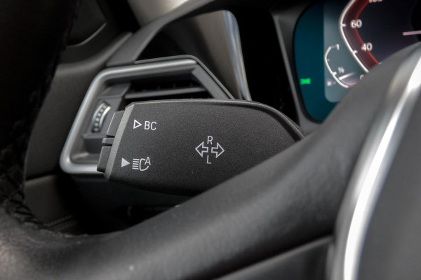 BMW 3 Serie Touring 330e High Executive | CAMERA | NAVIGATIE | PDC | APPLE / ANDROID CARPLAY