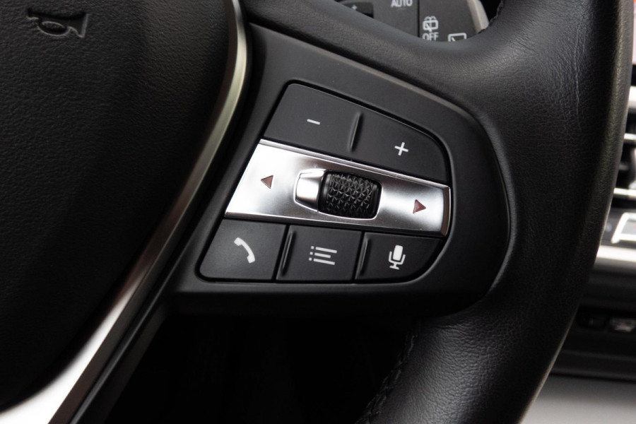 BMW 3 Serie Touring 330e High Executive | CAMERA | NAVIGATIE | PDC | APPLE / ANDROID CARPLAY