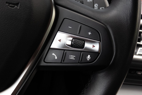 BMW 3 Serie Touring 330e High Executive | CAMERA | NAVIGATIE | PDC | APPLE / ANDROID CARPLAY