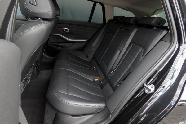 BMW 3 Serie Touring 330e High Executive | CAMERA | NAVIGATIE | PDC | APPLE / ANDROID CARPLAY