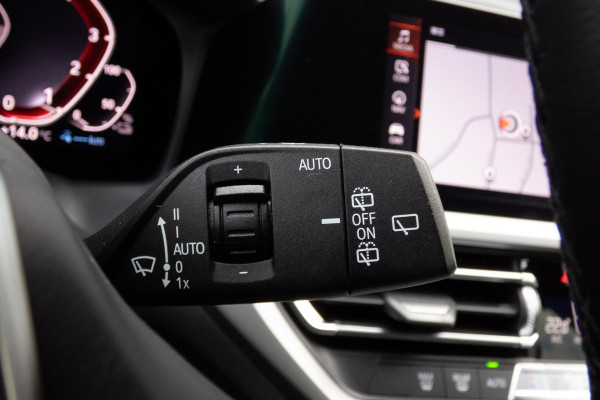 BMW 3 Serie Touring 330e High Executive | CAMERA | NAVIGATIE | PDC | APPLE / ANDROID CARPLAY