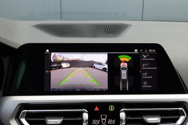 BMW 3 Serie Touring 330e High Executive | CAMERA | NAVIGATIE | PDC | APPLE / ANDROID CARPLAY