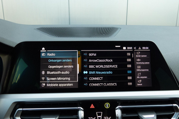 BMW 3 Serie Touring 330e High Executive | CAMERA | NAVIGATIE | PDC | APPLE / ANDROID CARPLAY