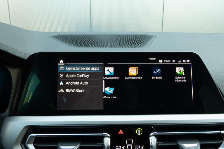 BMW 3 Serie Touring 330e High Executive | CAMERA | NAVIGATIE | PDC | APPLE / ANDROID CARPLAY