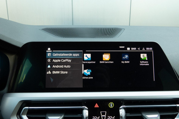 BMW 3 Serie Touring 330e High Executive | CAMERA | NAVIGATIE | PDC | APPLE / ANDROID CARPLAY
