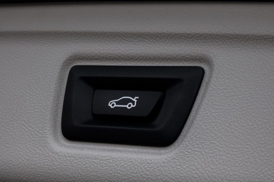 BMW 3 Serie Touring 330e High Executive | CAMERA | NAVIGATIE | PDC | APPLE / ANDROID CARPLAY