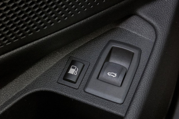 BMW 3 Serie Touring 330e High Executive | CAMERA | NAVIGATIE | PDC | APPLE / ANDROID CARPLAY