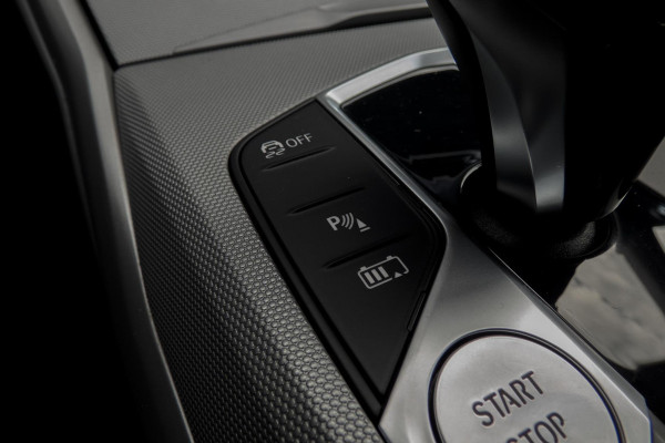 BMW 3 Serie Touring 330e High Executive | CAMERA | NAVIGATIE | PDC | APPLE / ANDROID CARPLAY