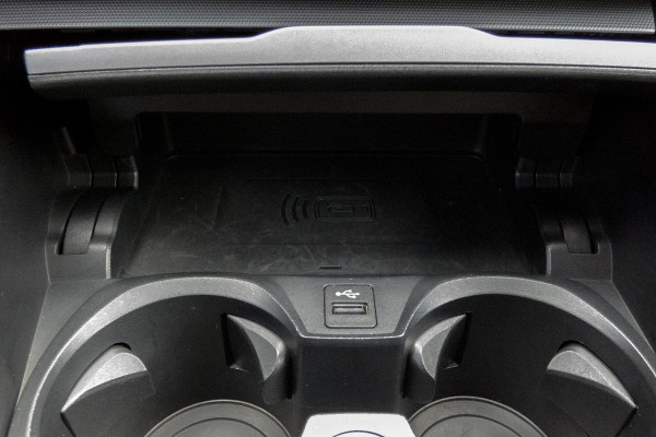 BMW 3 Serie Touring 330e High Executive | CAMERA | NAVIGATIE | PDC | APPLE / ANDROID CARPLAY