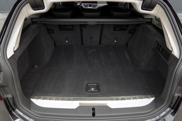 BMW 3 Serie Touring 330e High Executive | CAMERA | NAVIGATIE | PDC | APPLE / ANDROID CARPLAY