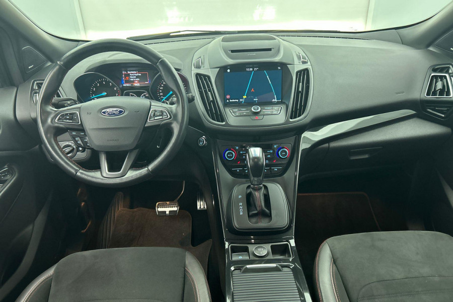 Ford Kuga 1.5 EcoBoost Vignale(Zeer goed OnderH, Trekhaak, Camera, Stoel Verwarming, Navigatie, PDC, Etc)