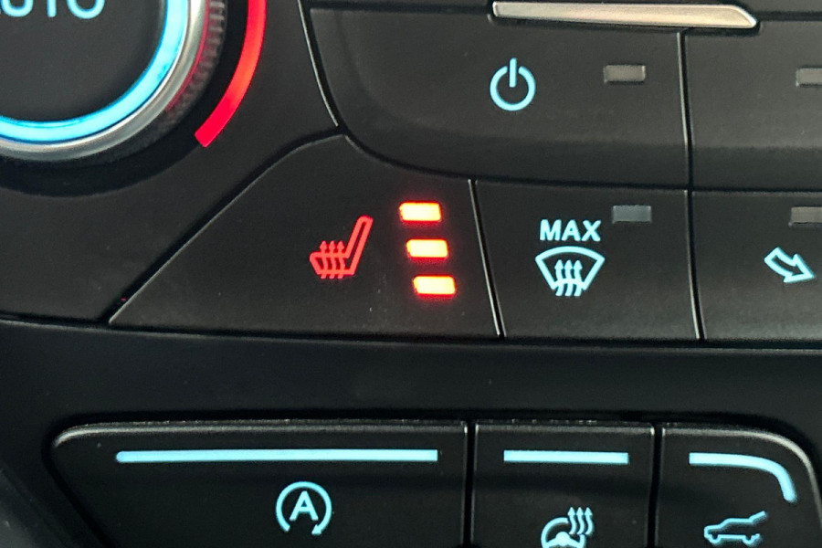 Ford Kuga 1.5 EcoBoost Vignale(Zeer goed OnderH, Trekhaak, Camera, Stoel Verwarming, Navigatie, PDC, Etc)