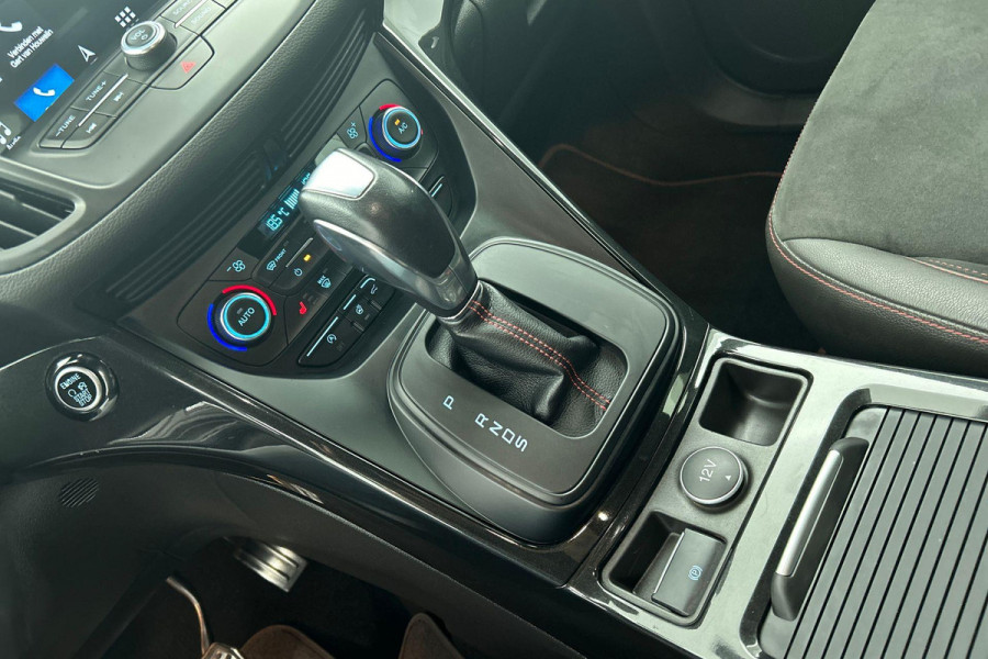 Ford Kuga 1.5 EcoBoost Vignale(Zeer goed OnderH, Trekhaak, Camera, Stoel Verwarming, Navigatie, PDC, Etc)