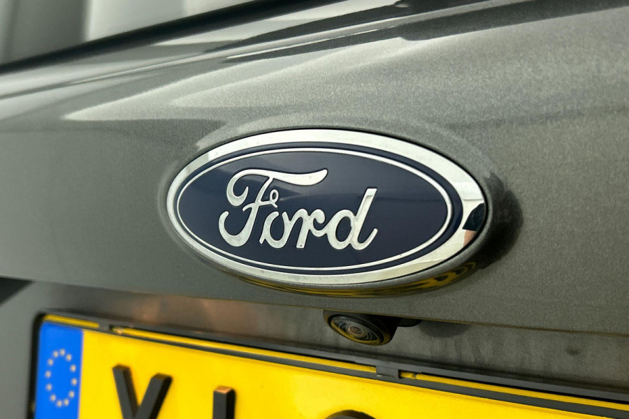 Ford Kuga 1.5 EcoBoost Vignale(Zeer goed OnderH, Trekhaak, Camera, Stoel Verwarming, Navigatie, PDC, Etc)